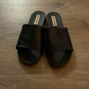 Black sandals size 6